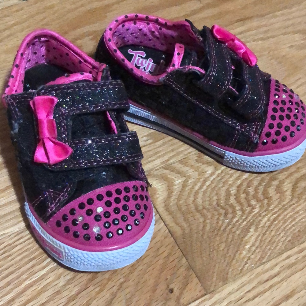 Size 5 light up shoes. Sketchers.
